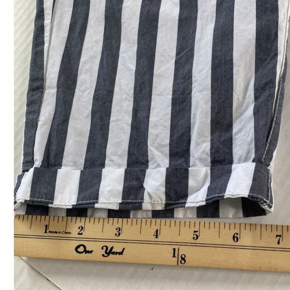 Urban Outfitters Womens Grey and White Stripe Pleated Front Pants Size 4 - Picture 8 of 8